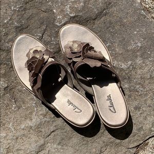 Clarks Metallic Floral Thong Slide Sandals, 7M US